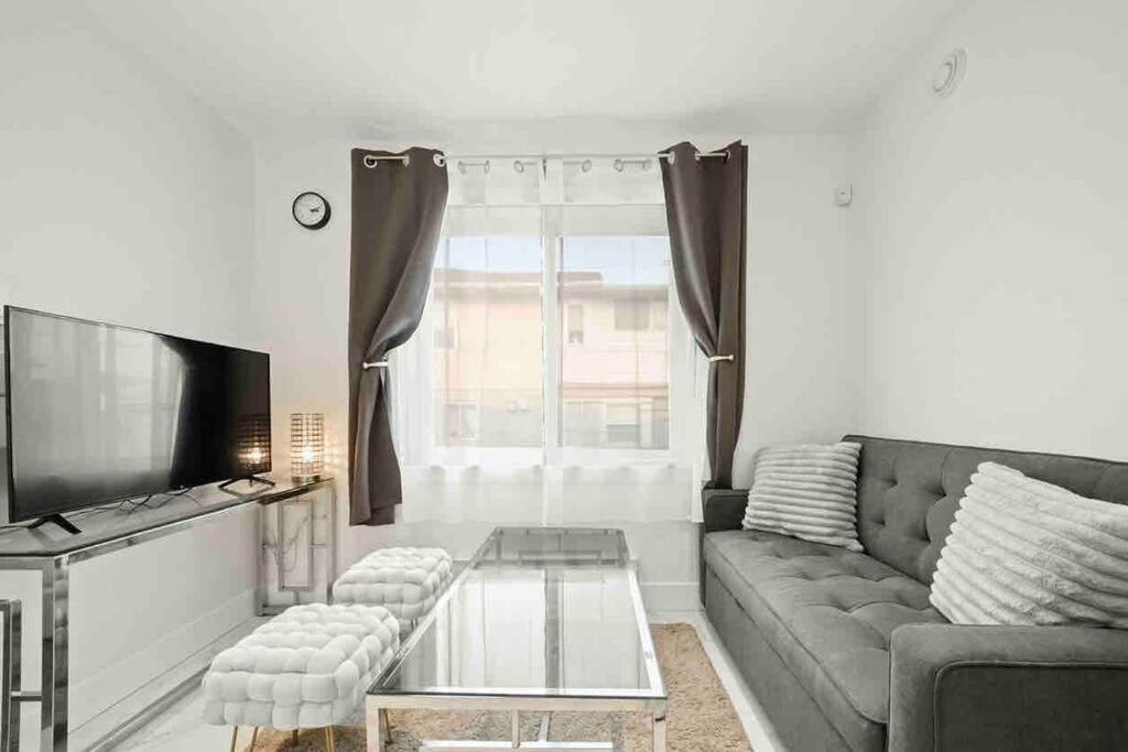 Entire New Cozy And Modern 2-Storey House Ванкувер Экстерьер фото